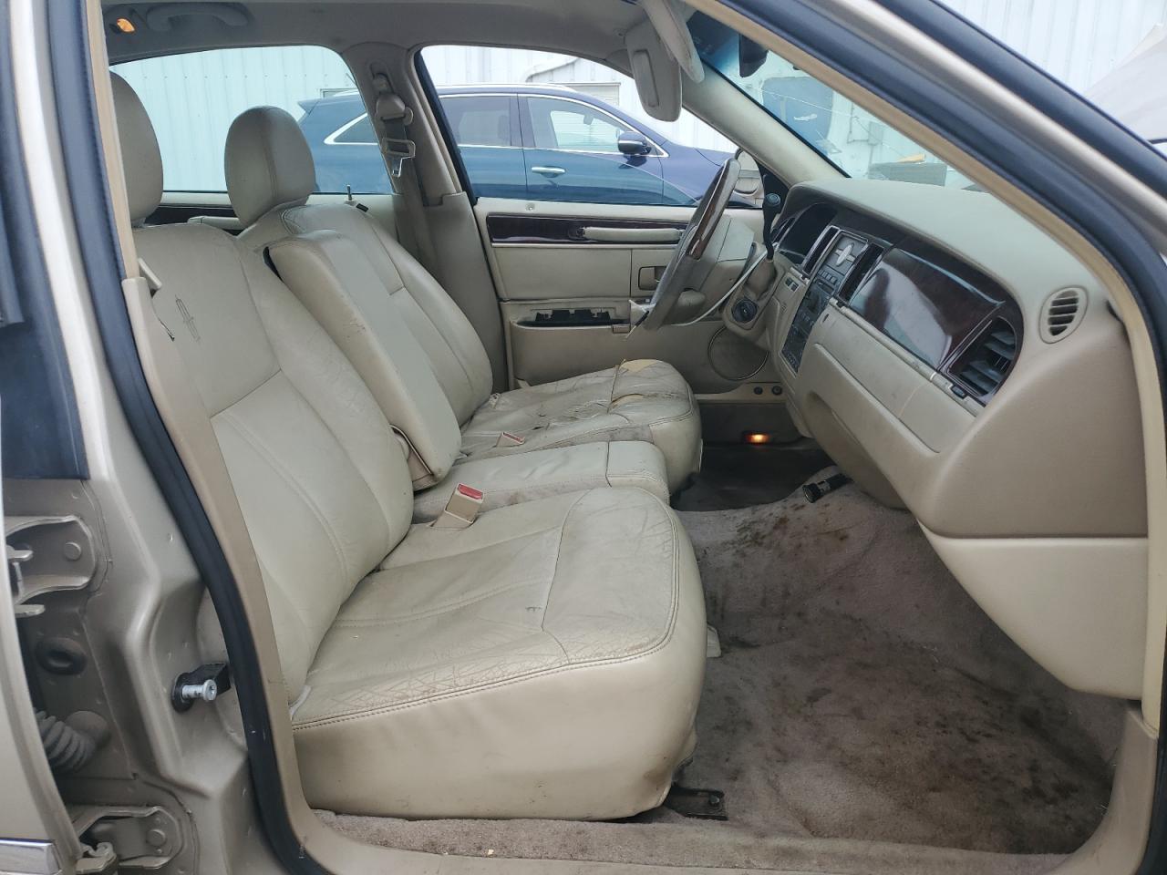 2006 Lincoln Town Car Signature Limited VIN: 1LNHM82W86Y631754 Lot: 54253675