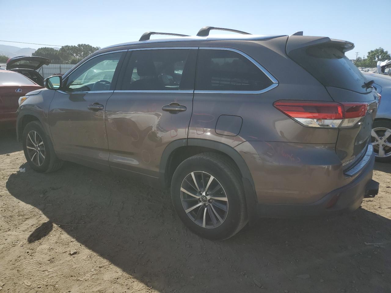5TDJZRFH7JS811868 TOYOTA HIGHLANDER 2018