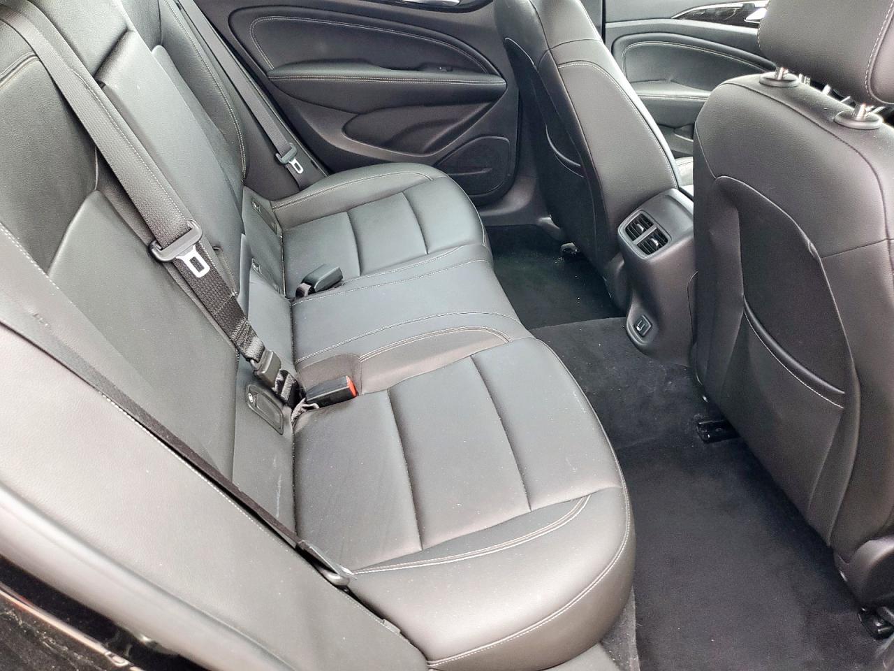2018 Buick Regal Essence VIN: W04GP6SX2J1048144 Lot: 57316695