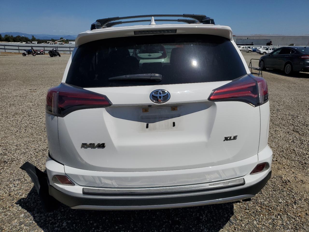 2017 Toyota Rav4 Xle VIN: JTMWFREV4HJ715662 Lot: 57180495