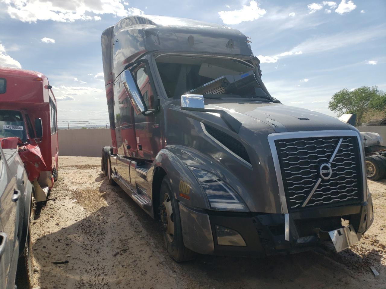 2020 Volvo Vnl Semi Truck for Sale in Albuquerque, NM - Rollover