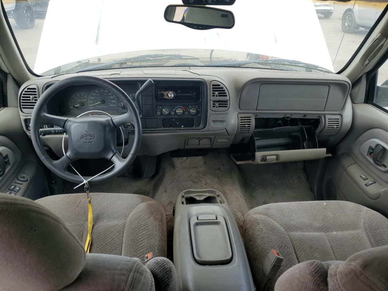 1999 Chevrolet Suburban C1500 VIN: 1GNEC16R8XJ392181 Lot: 56622675