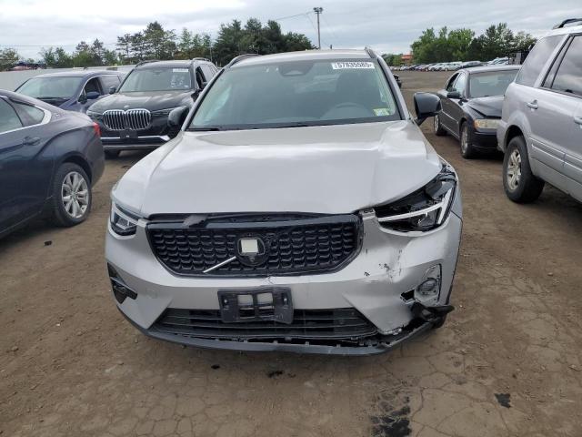  VOLVO XC40 PLUS 2024 Серый