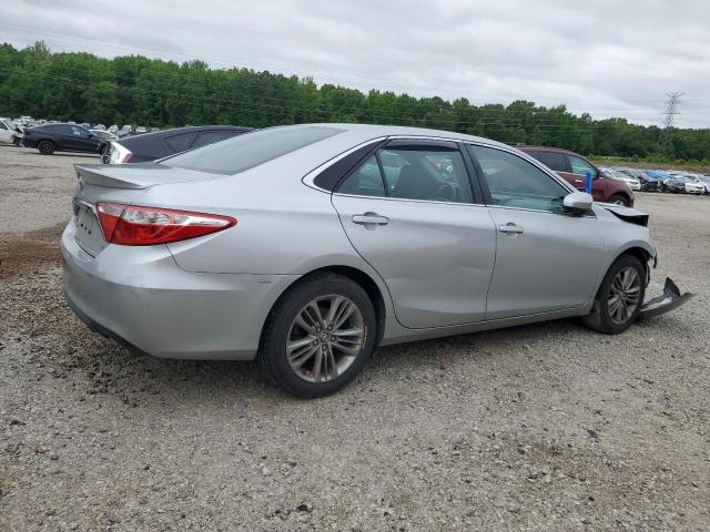 Sedans TOYOTA CAMRY 2016 Srebrny