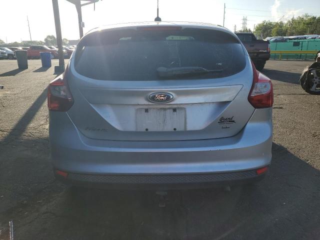 Hatchbacks FORD FOCUS 2014 Srebrny