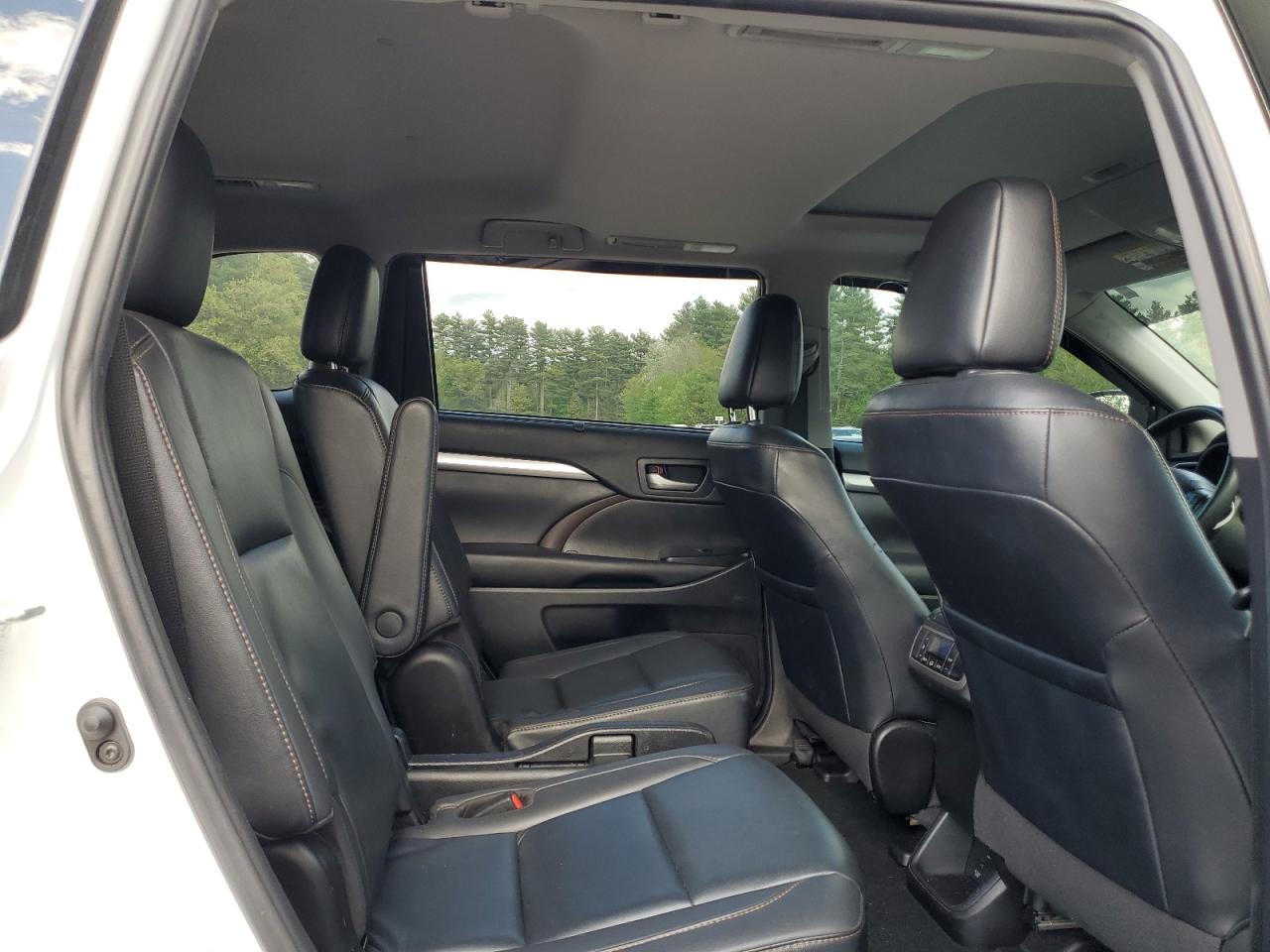 5TDJZRFH9KS595359 TOYOTA HIGHLANDER 2019