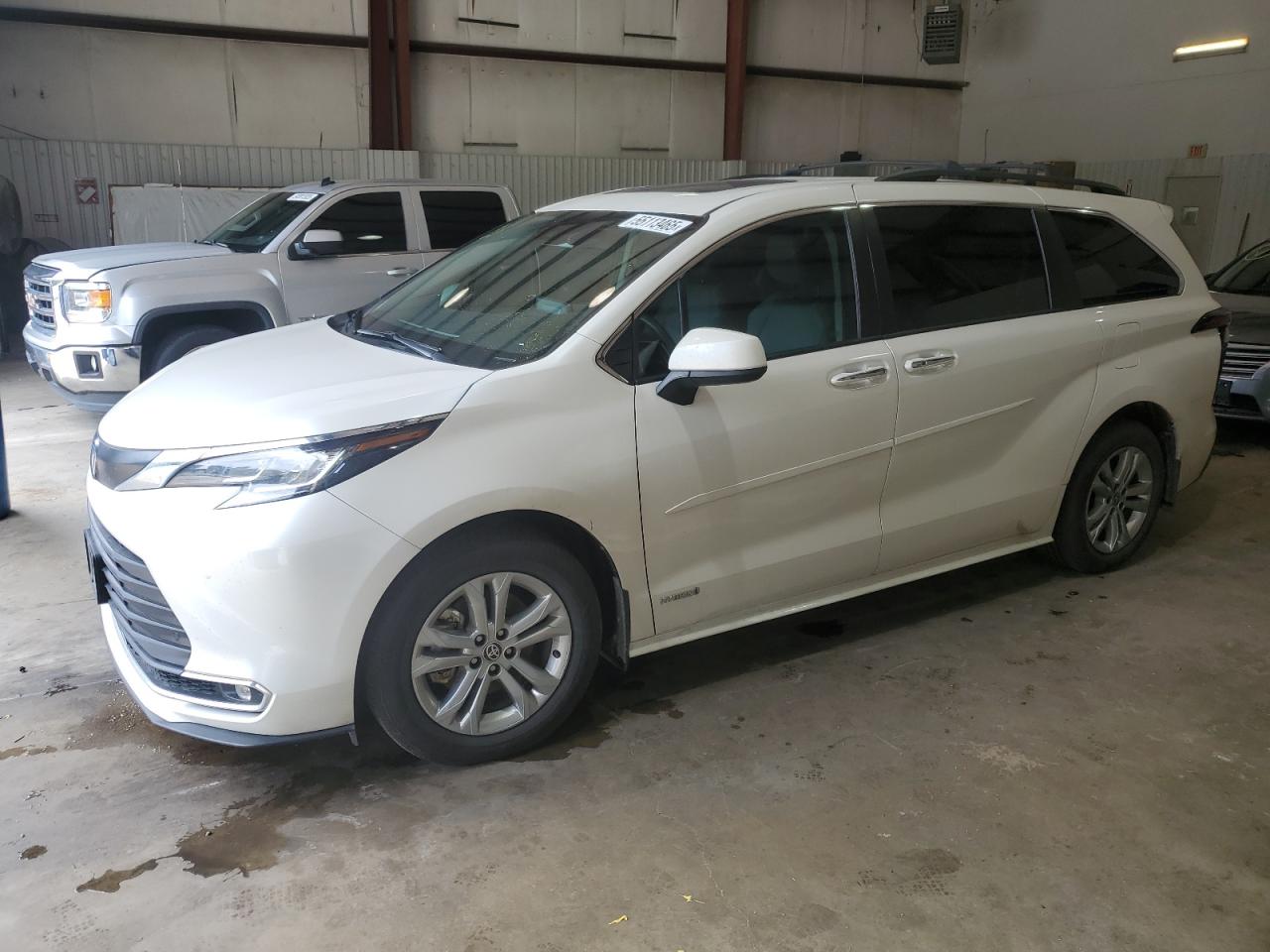 2021 Toyota Sienna Xle for Sale in Lufkin, TX - Minor Dent/Scratches