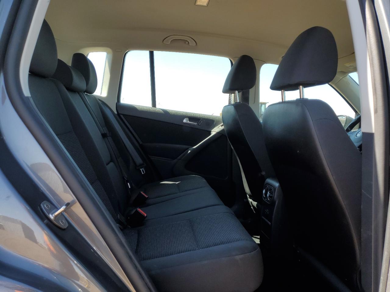 2017 Volkswagen Tiguan S VIN: WVGBV7AX6HK046412 Lot: 57404245