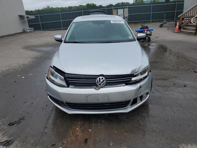  VOLKSWAGEN JETTA 2014 Серебристый