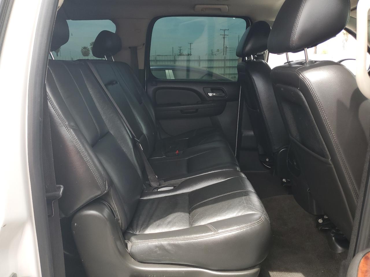 2010 Chevrolet Suburban C1500 Lt VIN: 1GNUCJE02AR229968 Lot: 56762975