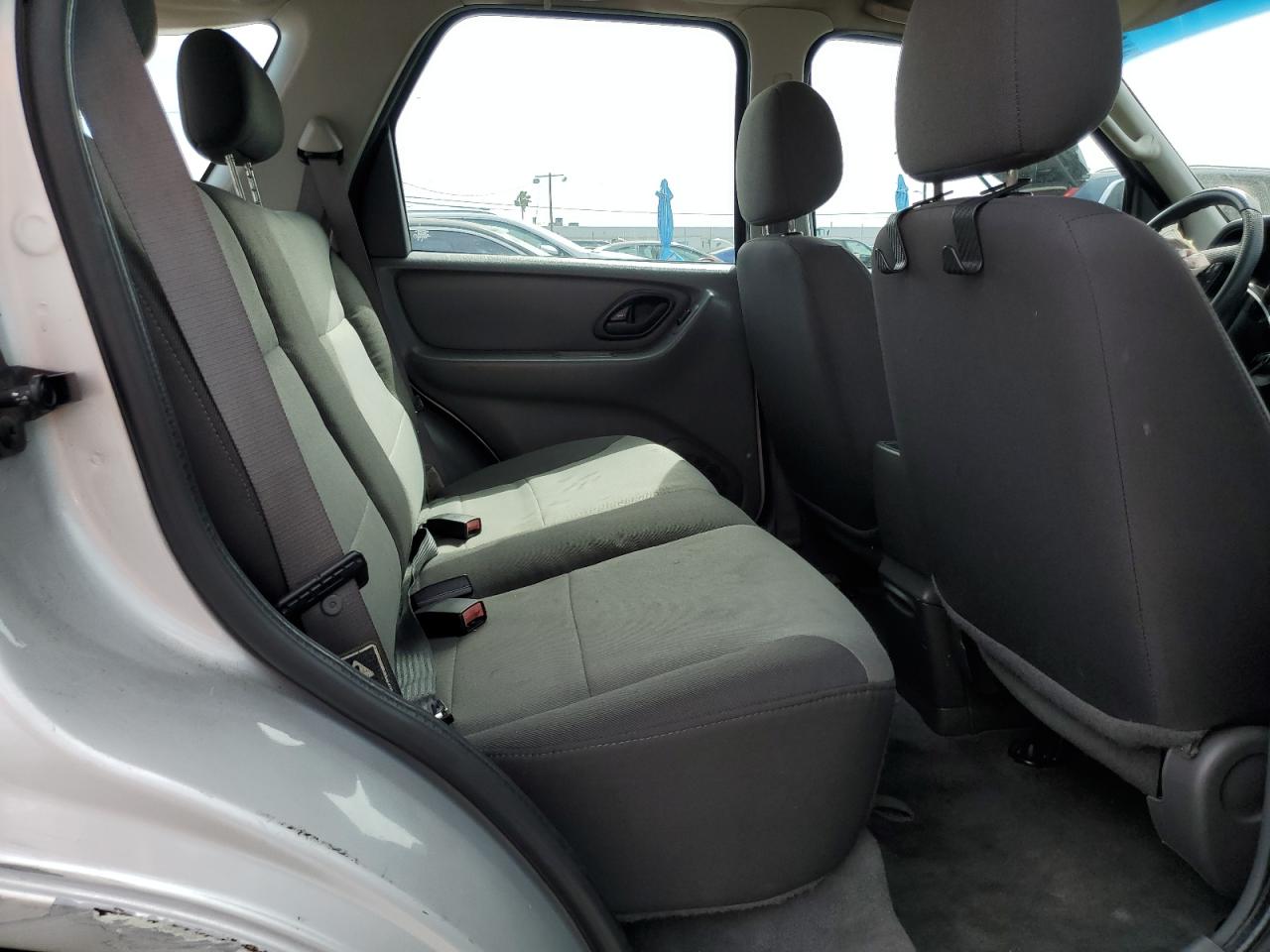 2003 Ford Escape Xls VIN: 1FMYU02123KA02415 Lot: 56074125