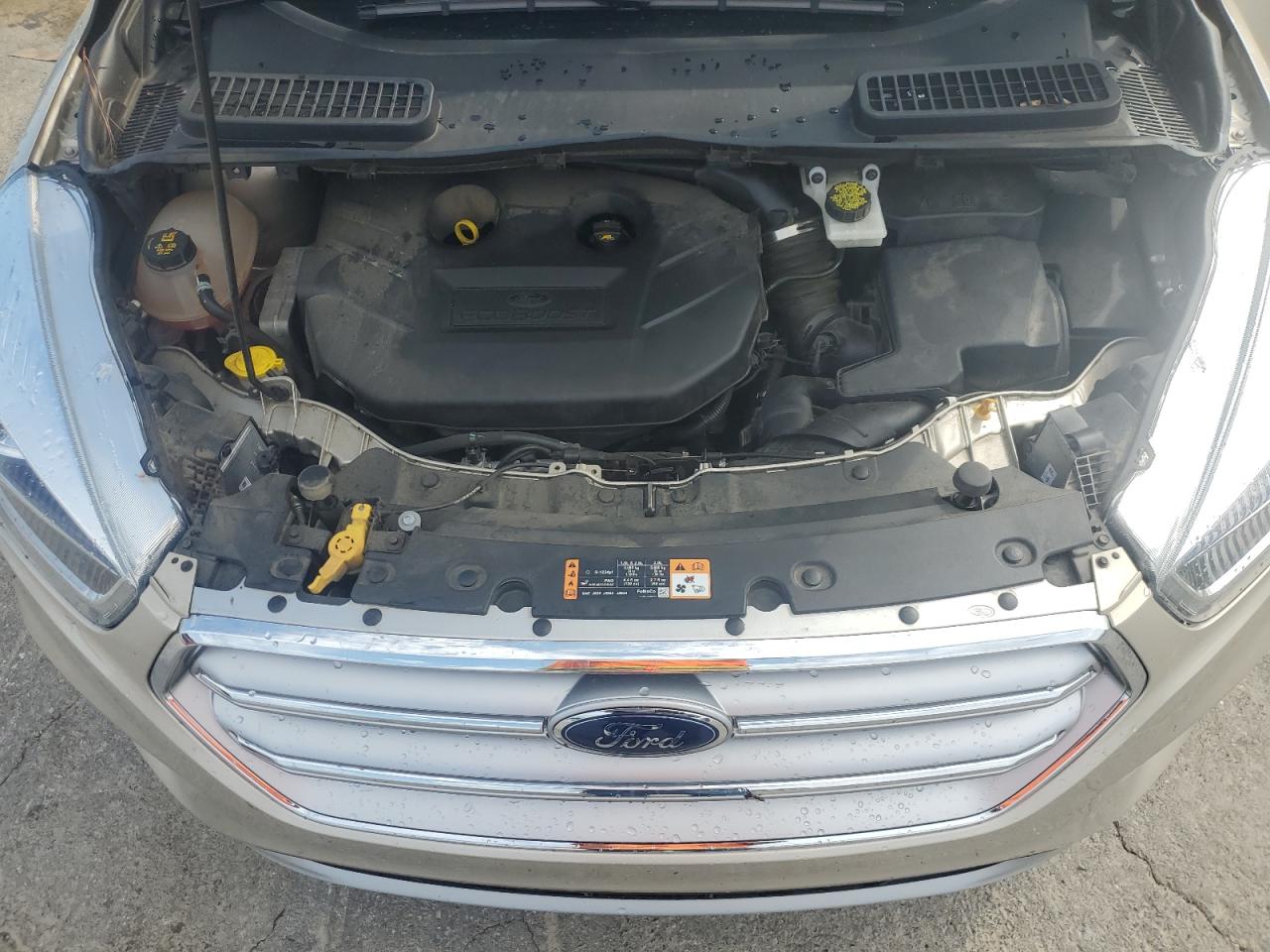 1FMCU0J92HUB28318 FORD ESCAPE 2017