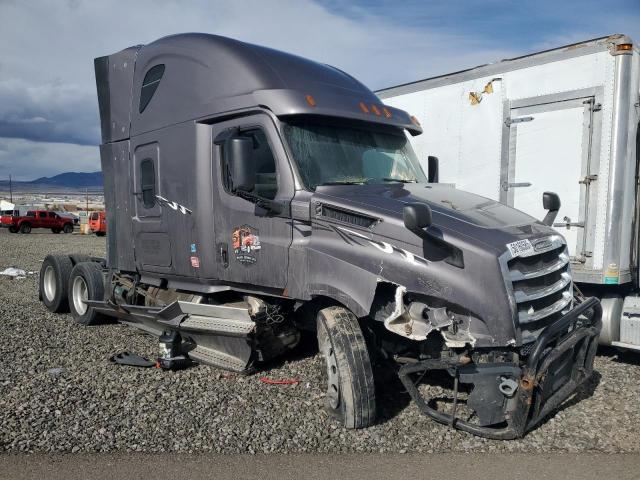 2018 Freightliner Cascadia Semi Truck