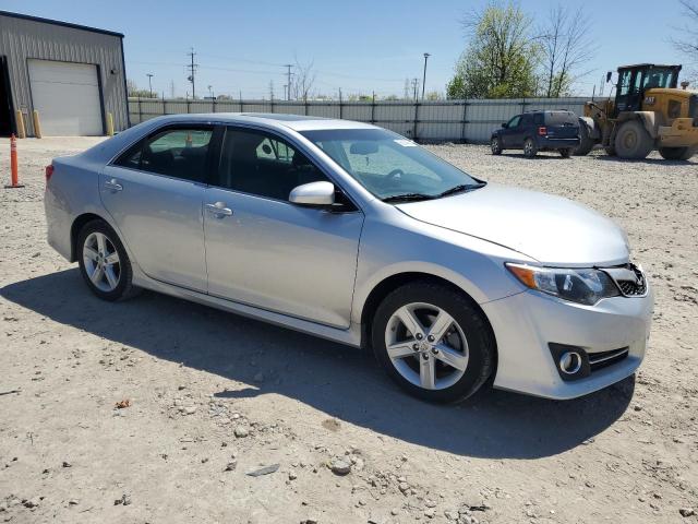  TOYOTA CAMRY 2013 Srebrny