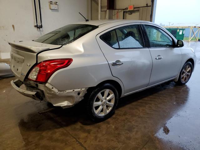  NISSAN VERSA 2014 Srebrny