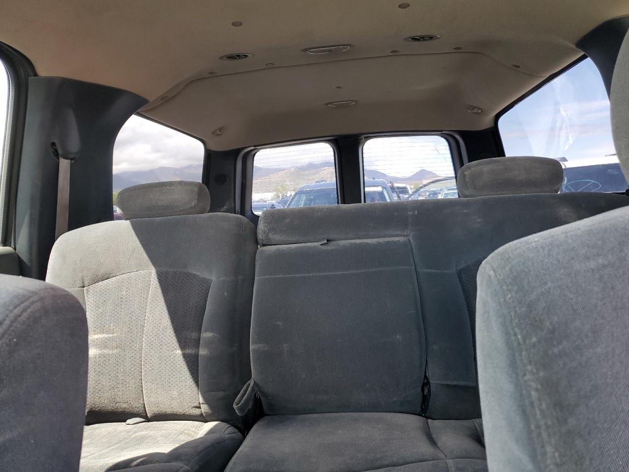 2002 Chevrolet Suburban C1500 VIN: 3GNEC16T82G220643 Lot: 55813845