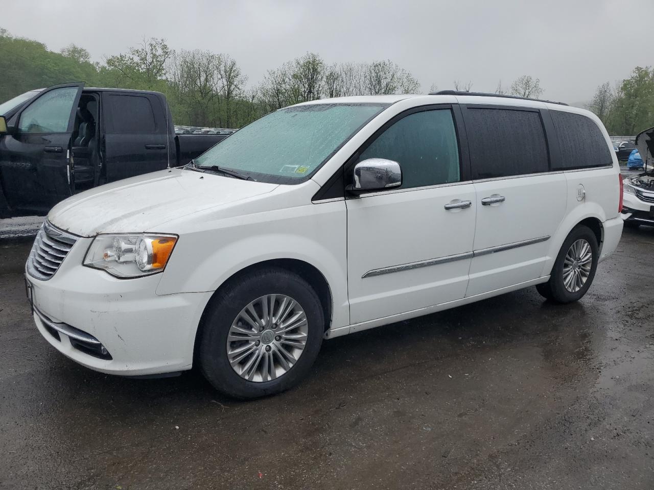 2016 Chrysler Town & Country Touring L