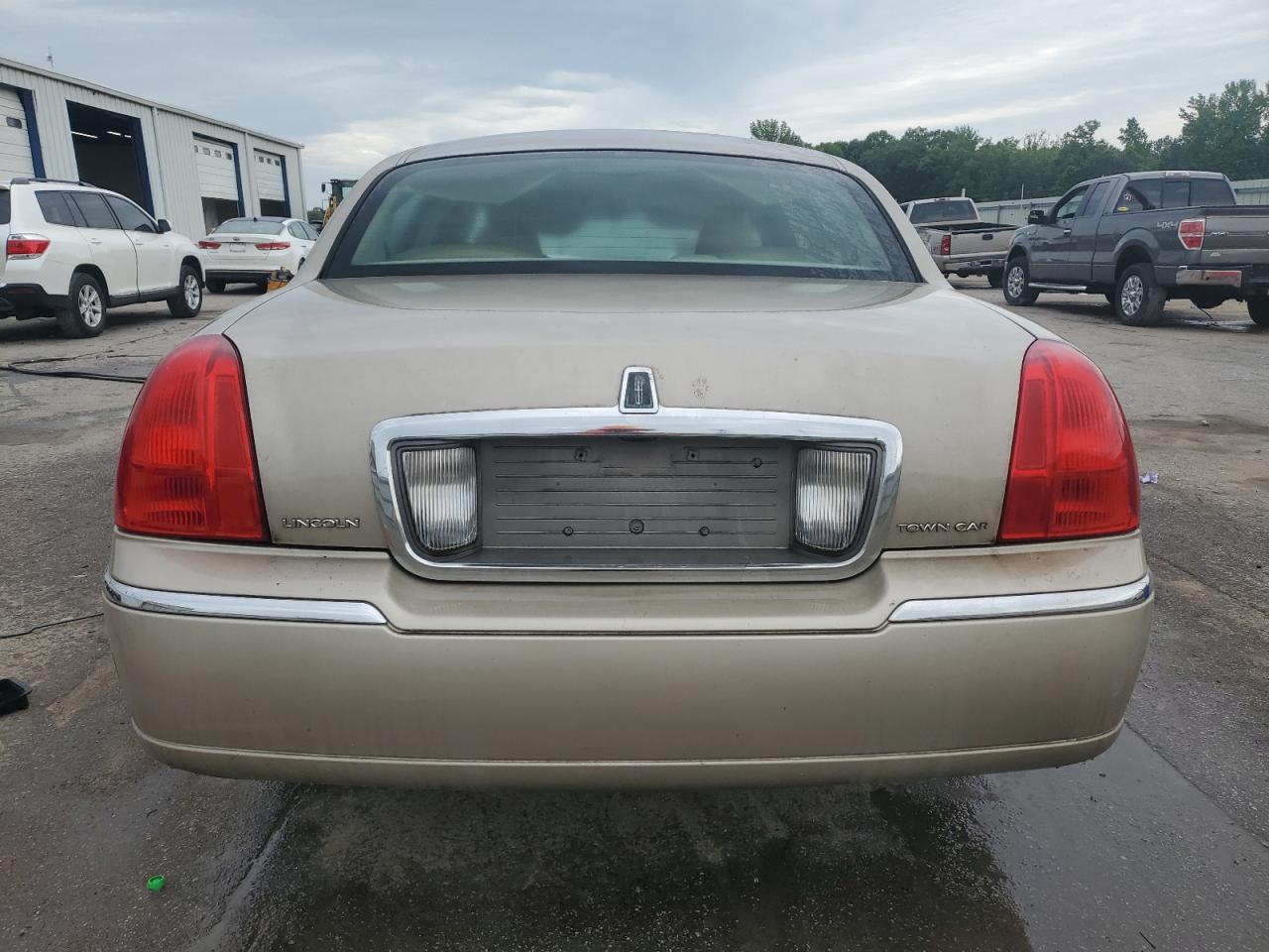 2006 Lincoln Town Car Signature Limited VIN: 1LNHM82W86Y631754 Lot: 54253675