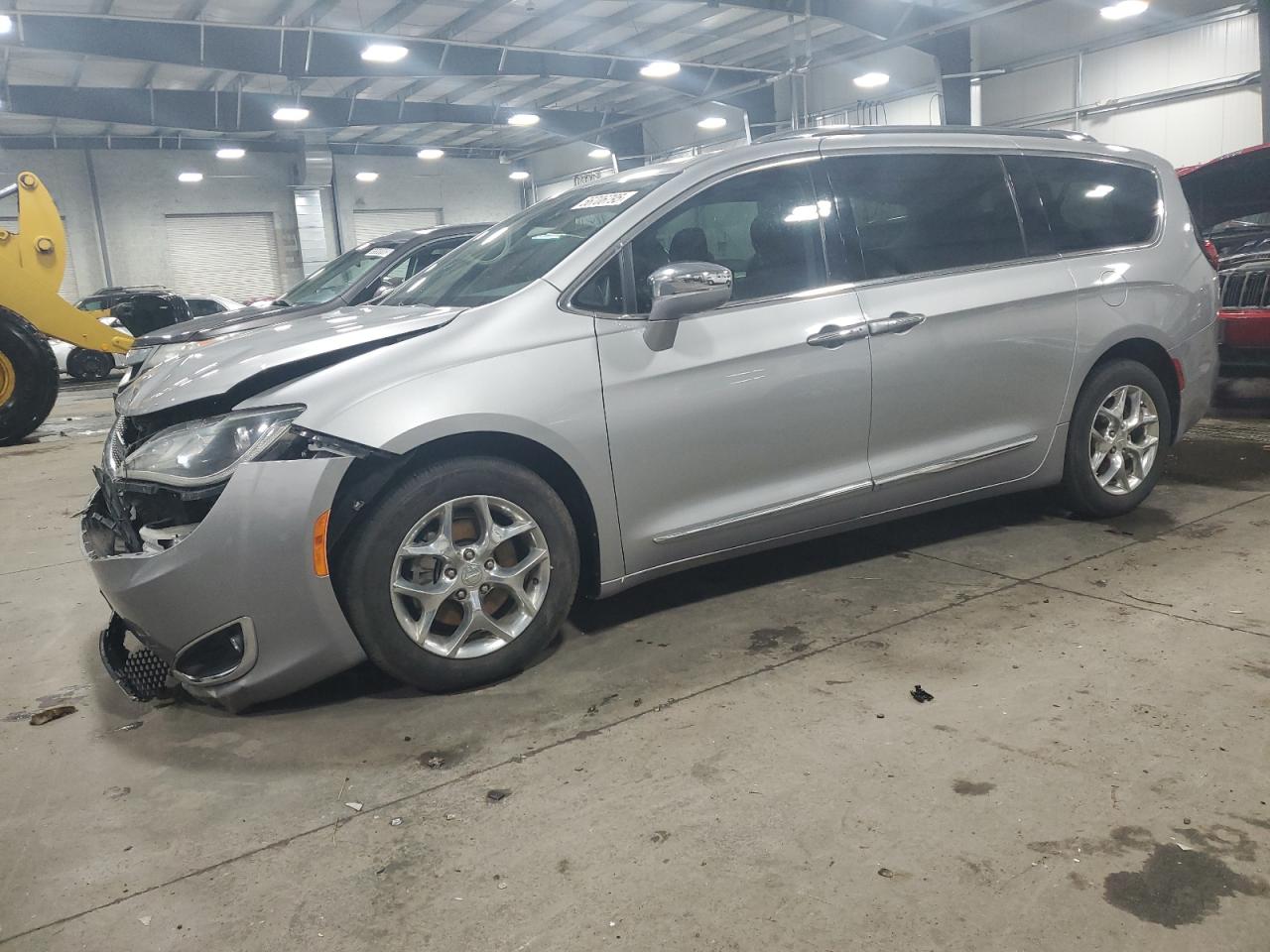 2017 Chrysler Pacifica Limited იყიდება Ham Lake-ში, MN - Front End