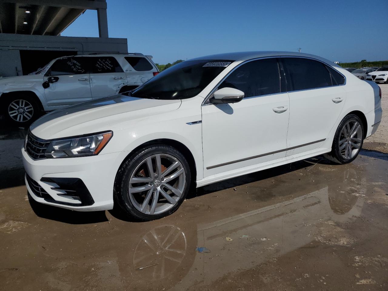 2017 Volkswagen Passat R-Line за продажба в West Palm Beach, FL - Vandalism