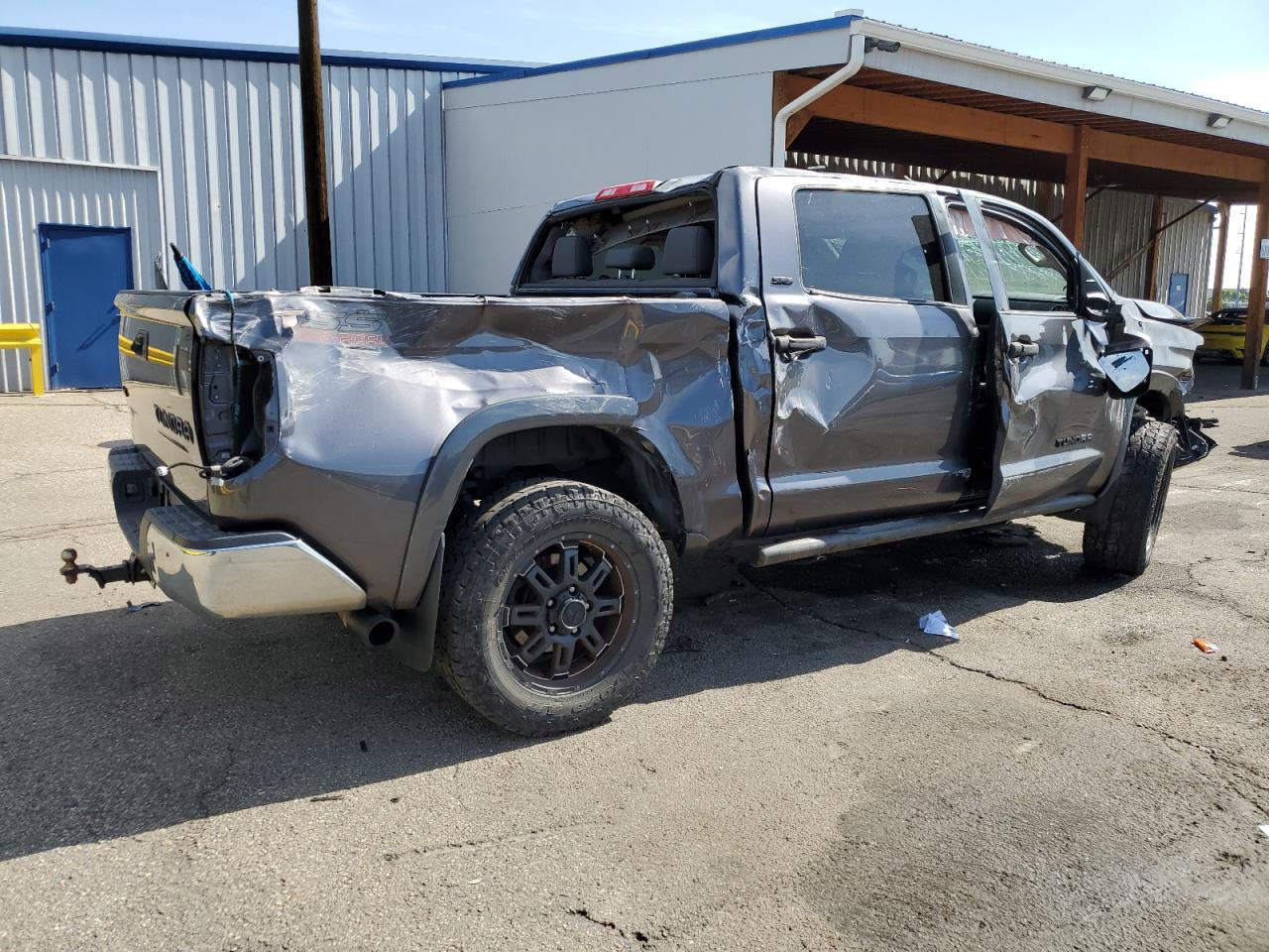 5TFDW5F11HX623899 TOYOTA TUNDRA 2017
