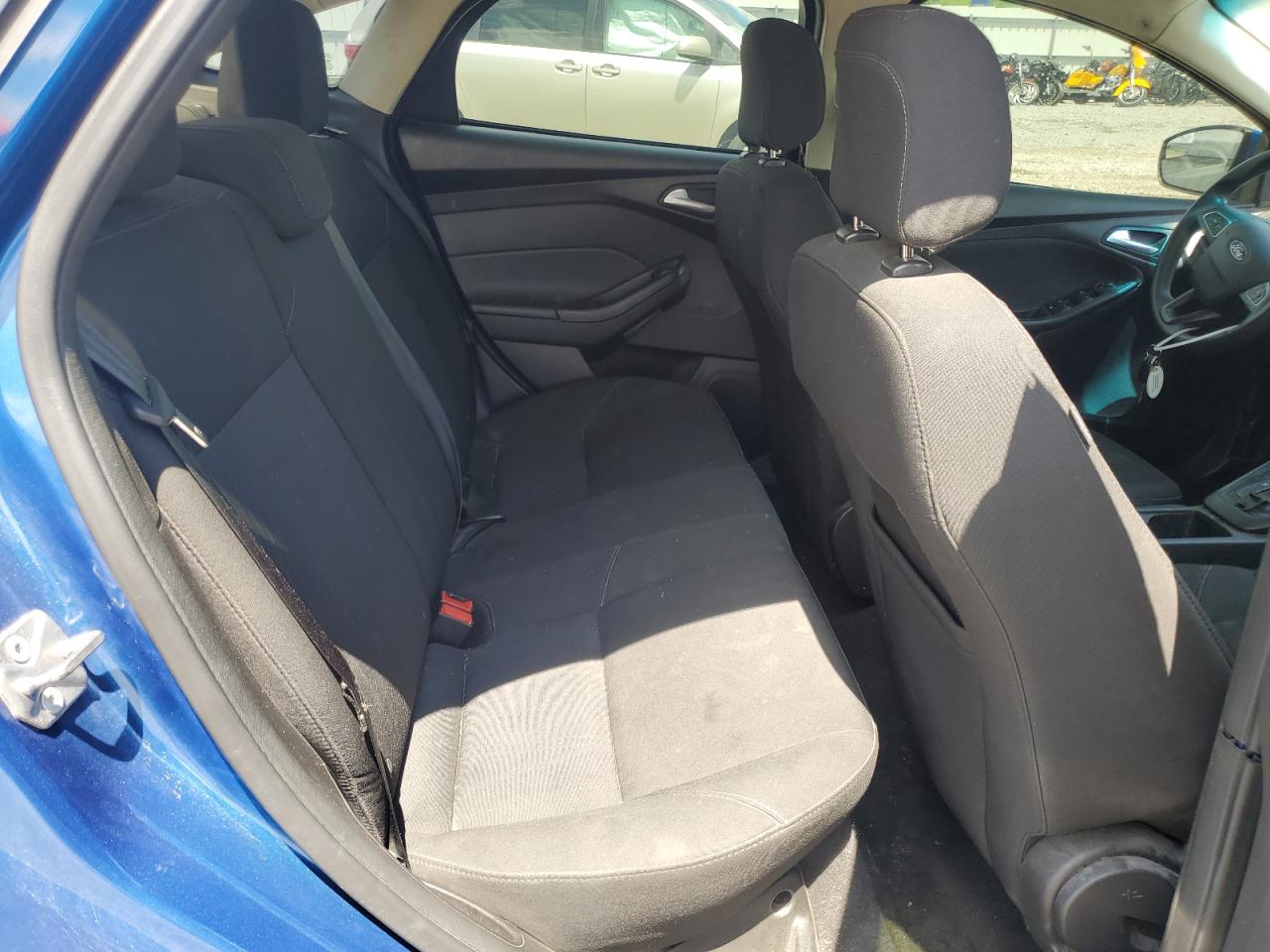 2018 Ford Focus Se VIN: 1FADP3FE2JL293021 Lot: 56907095