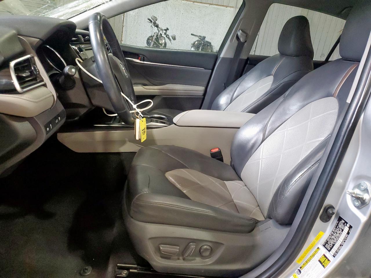 2018 Toyota Camry L VIN: 4T1B11HK3JU009136 Lot: 58632575