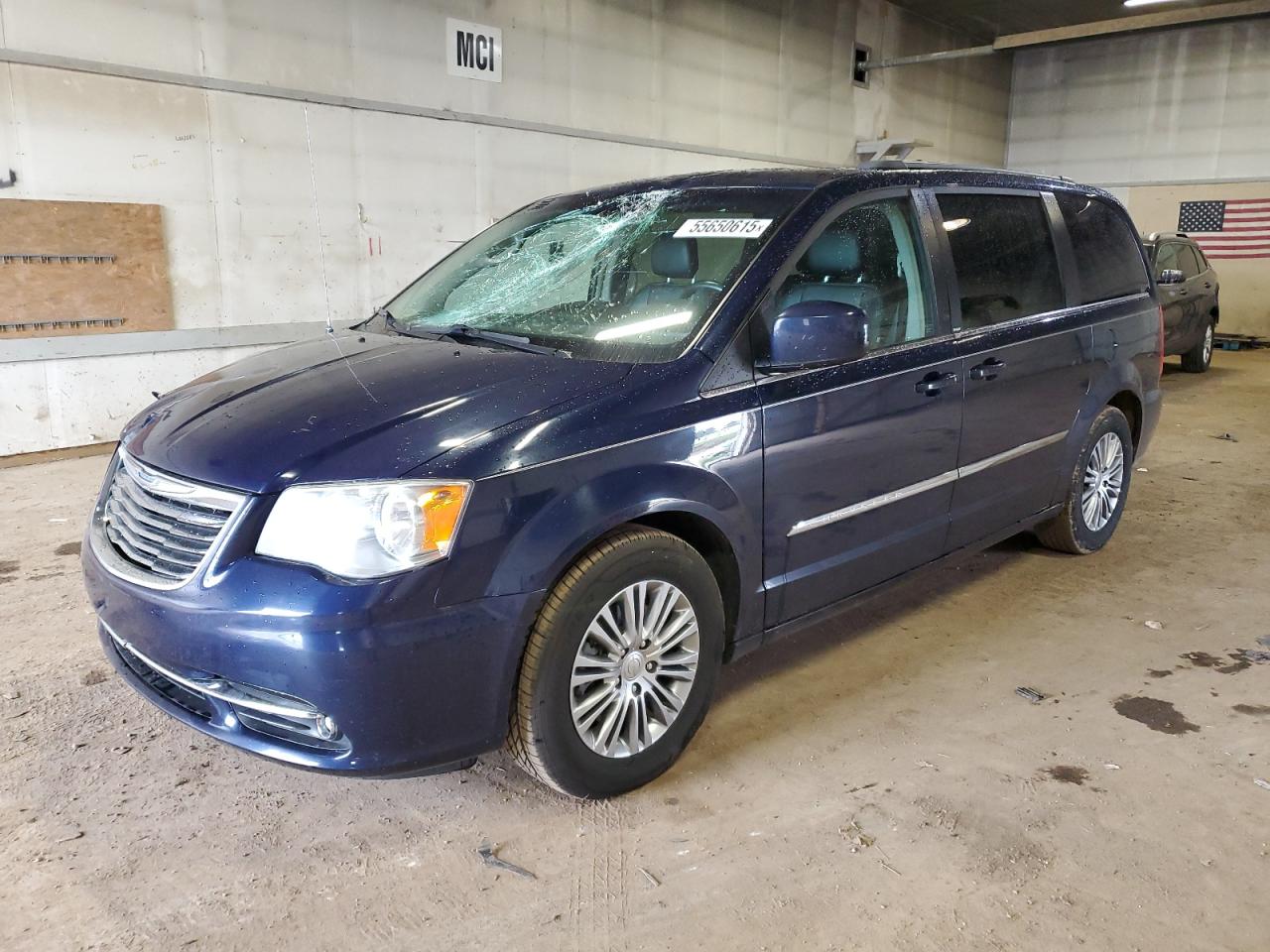 2014 Chrysler Town & Country Touring L продається в Portland, MI - Front End