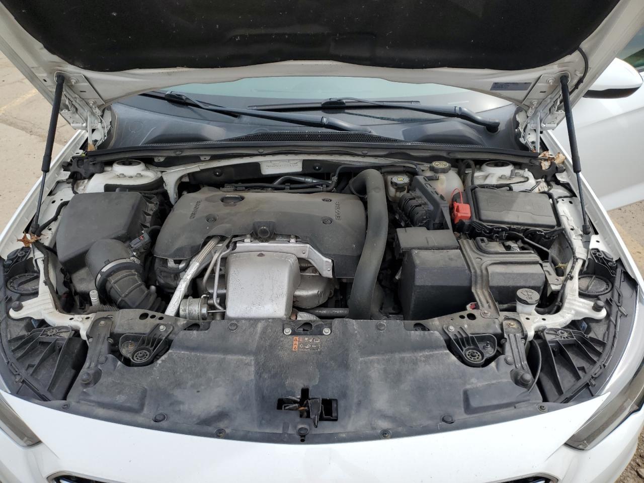 2018 Buick Regal Essence VIN: W04GP6SX1J1128129 Lot: 58543215