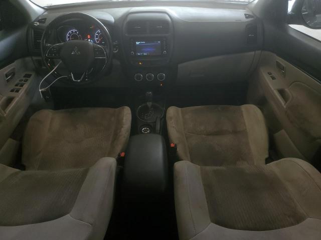  MITSUBISHI OUTLANDER 2017 Srebrny