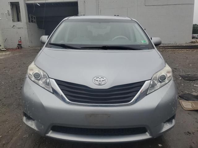 Мінівени TOYOTA All Models 2014 Сріблястий