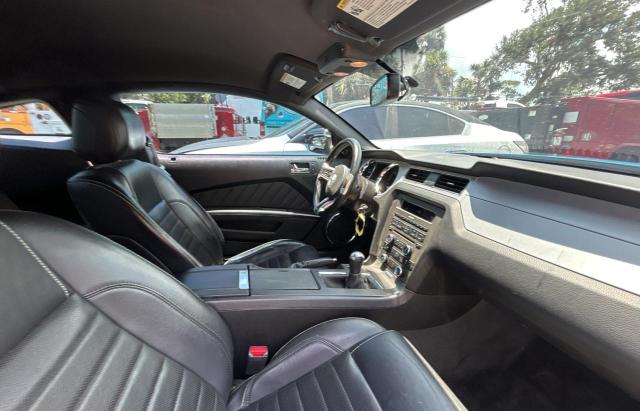 Coupet FORD MUSTANG 2013 Granatowy