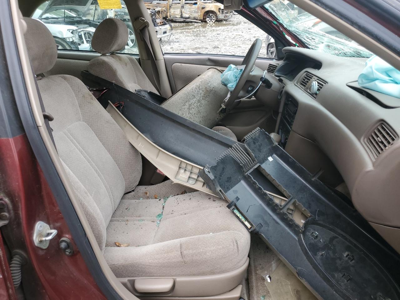 2000 Toyota Camry Le VIN: 4T1BF22K1YU108726 Lot: 57351405
