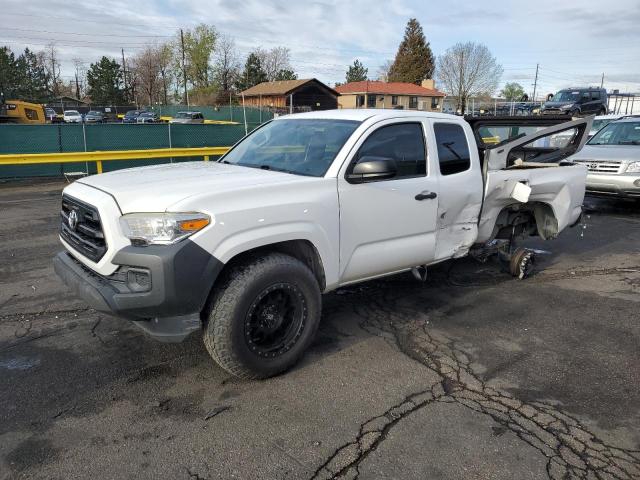 Pickups TOYOTA TACOMA 2017 Biały