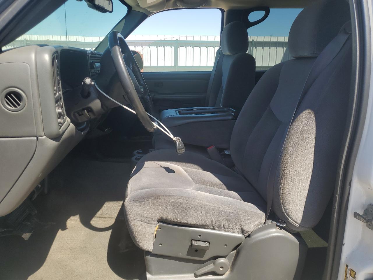 2005 GMC New Sierra K1500 VIN: 2GTEK13T751382339 Lot: 56607645