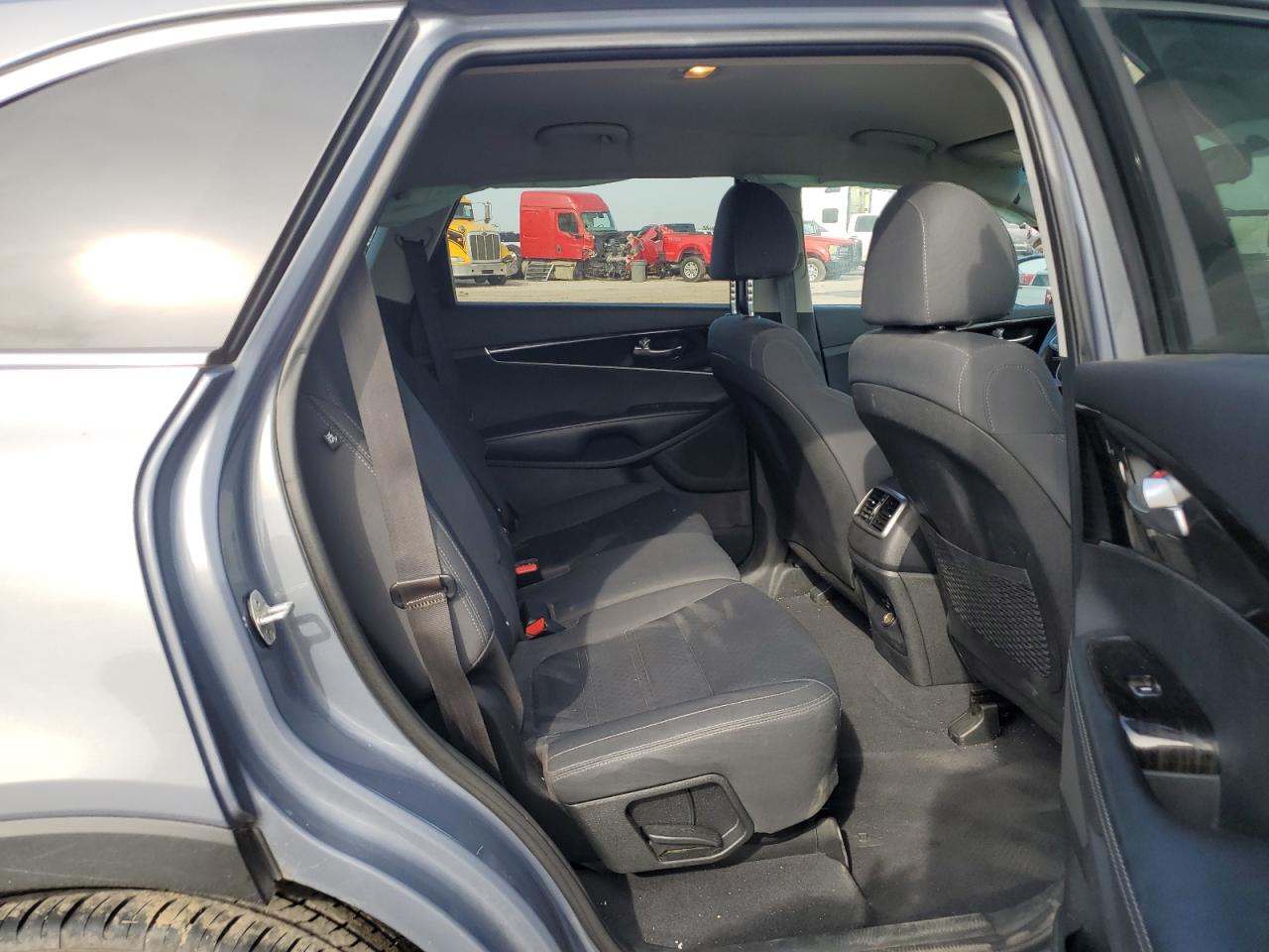2019 Kia Sorento L VIN: 5XYPG4A3XKG604677 Lot: 56932255