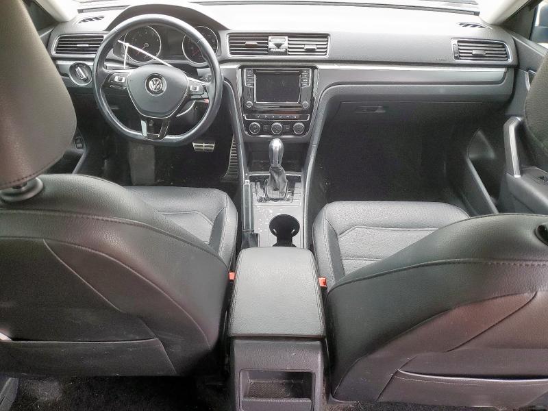  VOLKSWAGEN PASSAT 2018 Szary