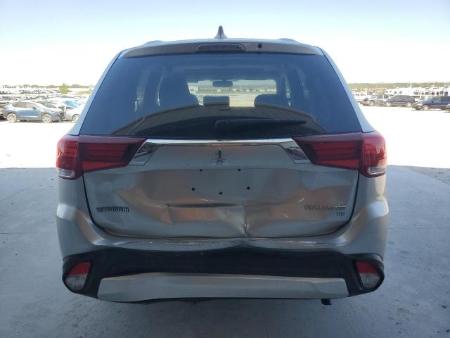  MITSUBISHI OUTLANDER 2018 Srebrny