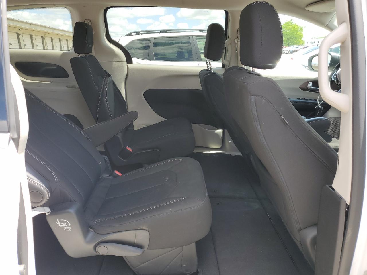 2022 Chrysler Voyager Lx VIN: 2C4RC1CG0NR225562 Lot: 55936195