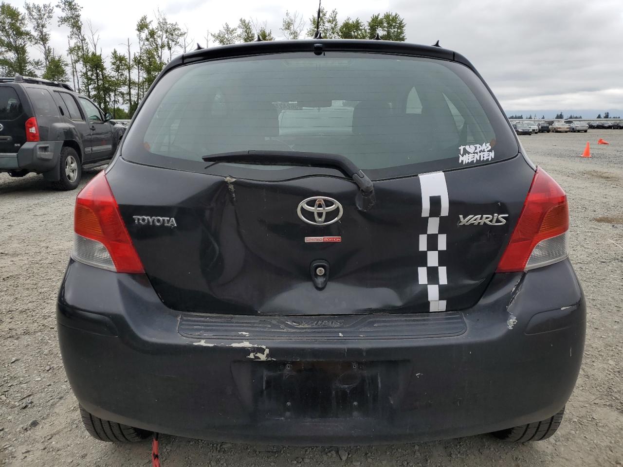 2009 Toyota Yaris VIN: JTDJT903195233282 Lot: 56242405