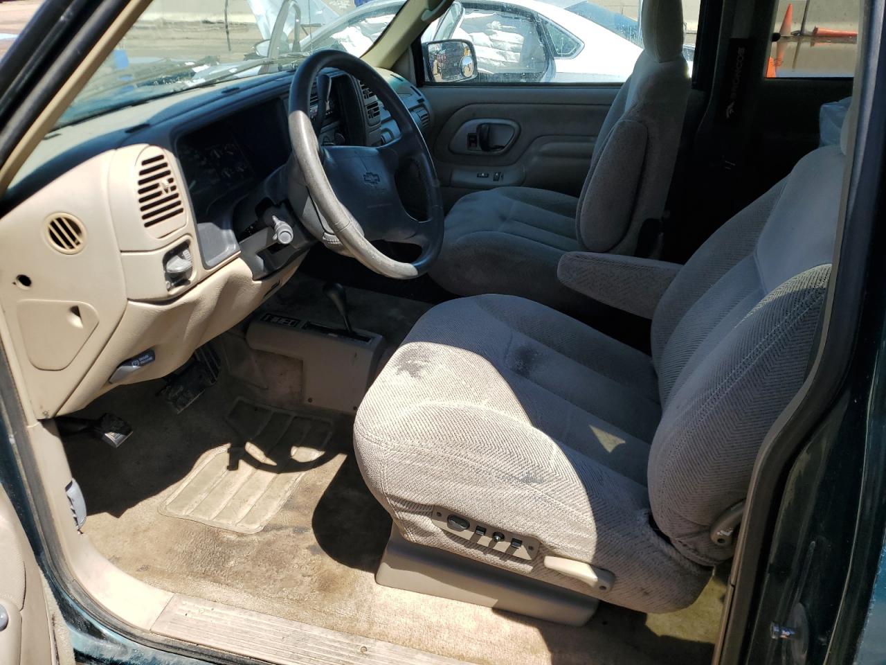 1996 Chevrolet Gmt-400 K1500 VIN: 1GCEK19R9TE186586 Lot: 57350095