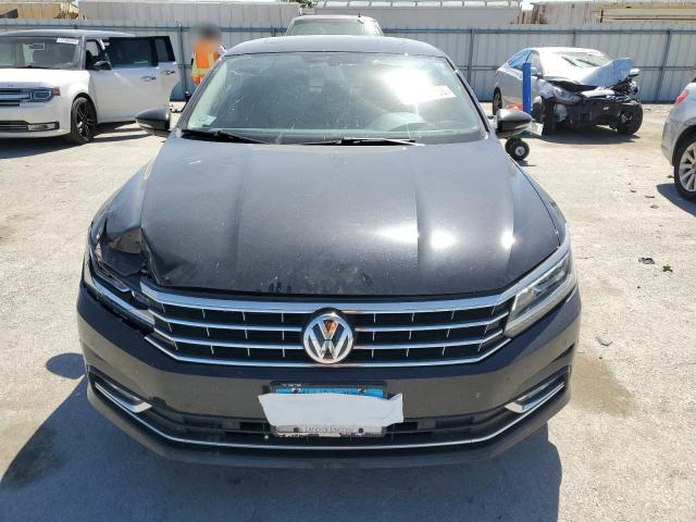  VOLKSWAGEN PASSAT 2017 Чорний