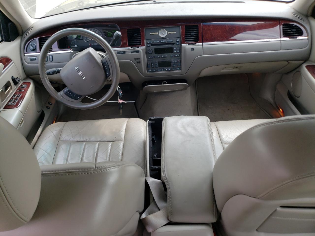 2005 Lincoln Town Car Signature VIN: 1LNHM81W25Y666645 Lot: 56103945