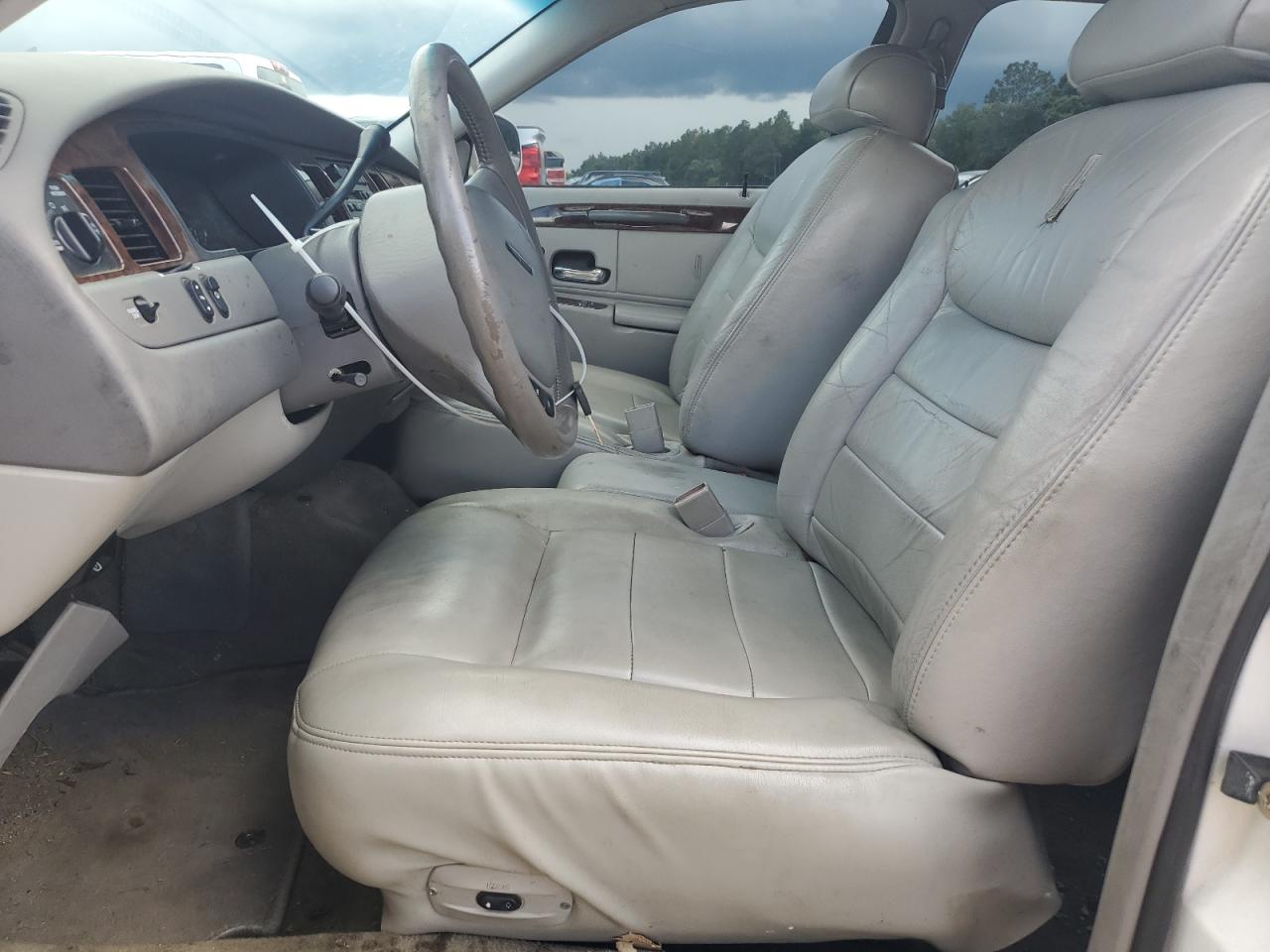 2002 Lincoln Town Car Executive VIN: 1LNHM81W02Y613809 Lot: 64947255