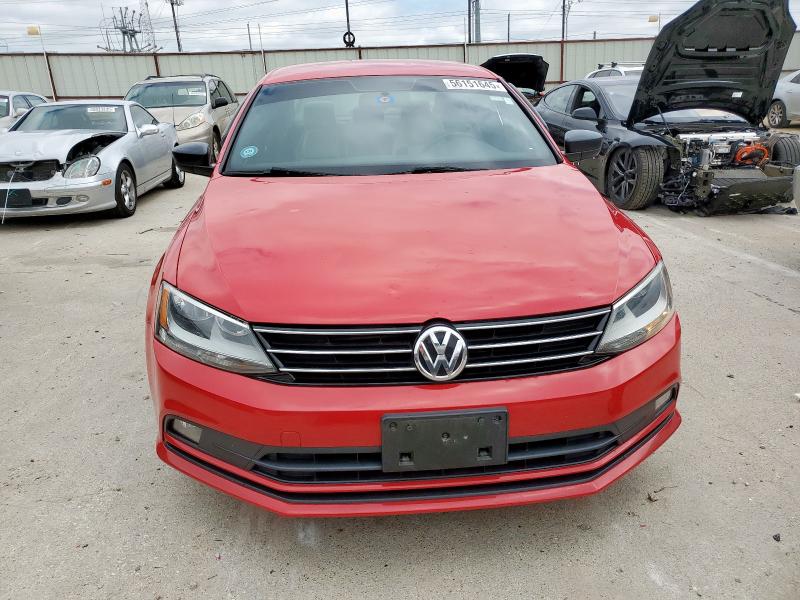 Sedans VOLKSWAGEN JETTA 2016 Czerwony