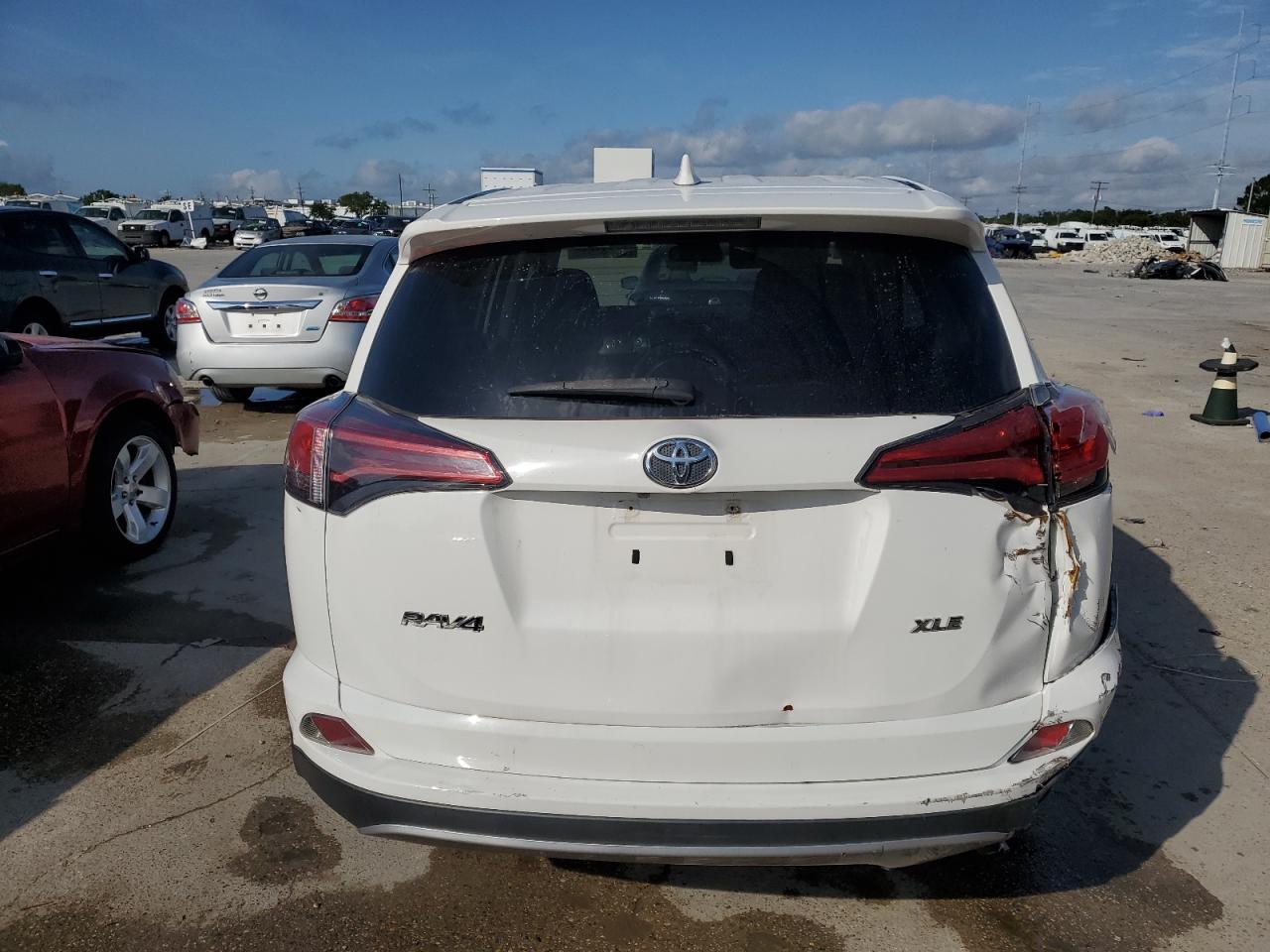 2T3WFREV0JW485206 TOYOTA RAV4 2018