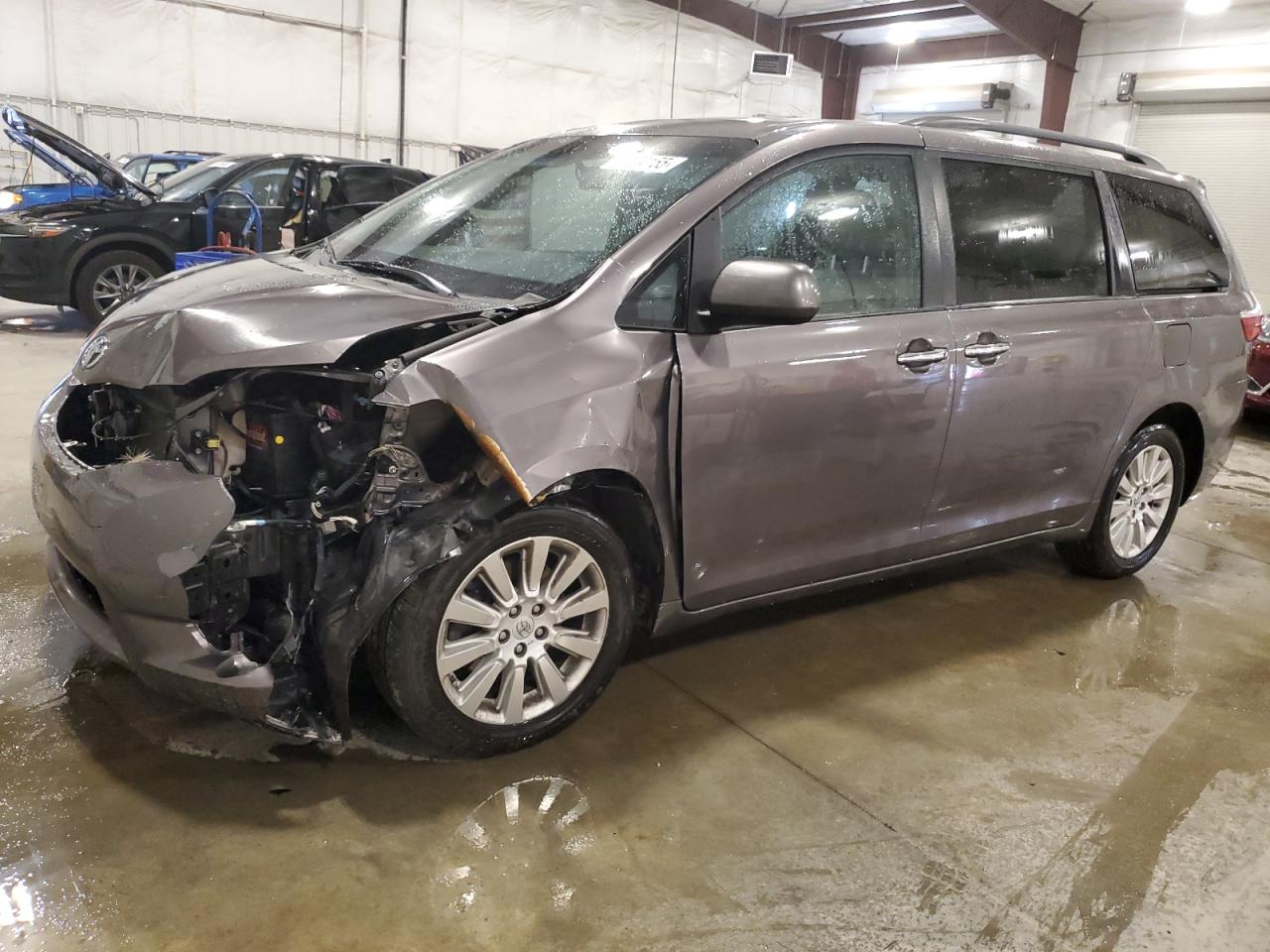 2015 Toyota Sienna Xle de vânzare în Avon, MN - Front End