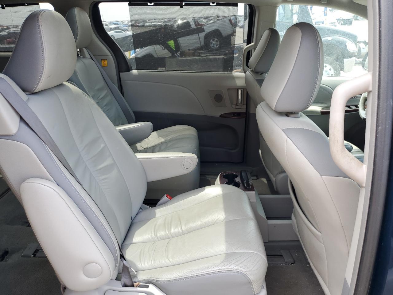 2011 Toyota Sienna Xle VIN: 5TDYK3DC4BS005656 Lot: 57086295