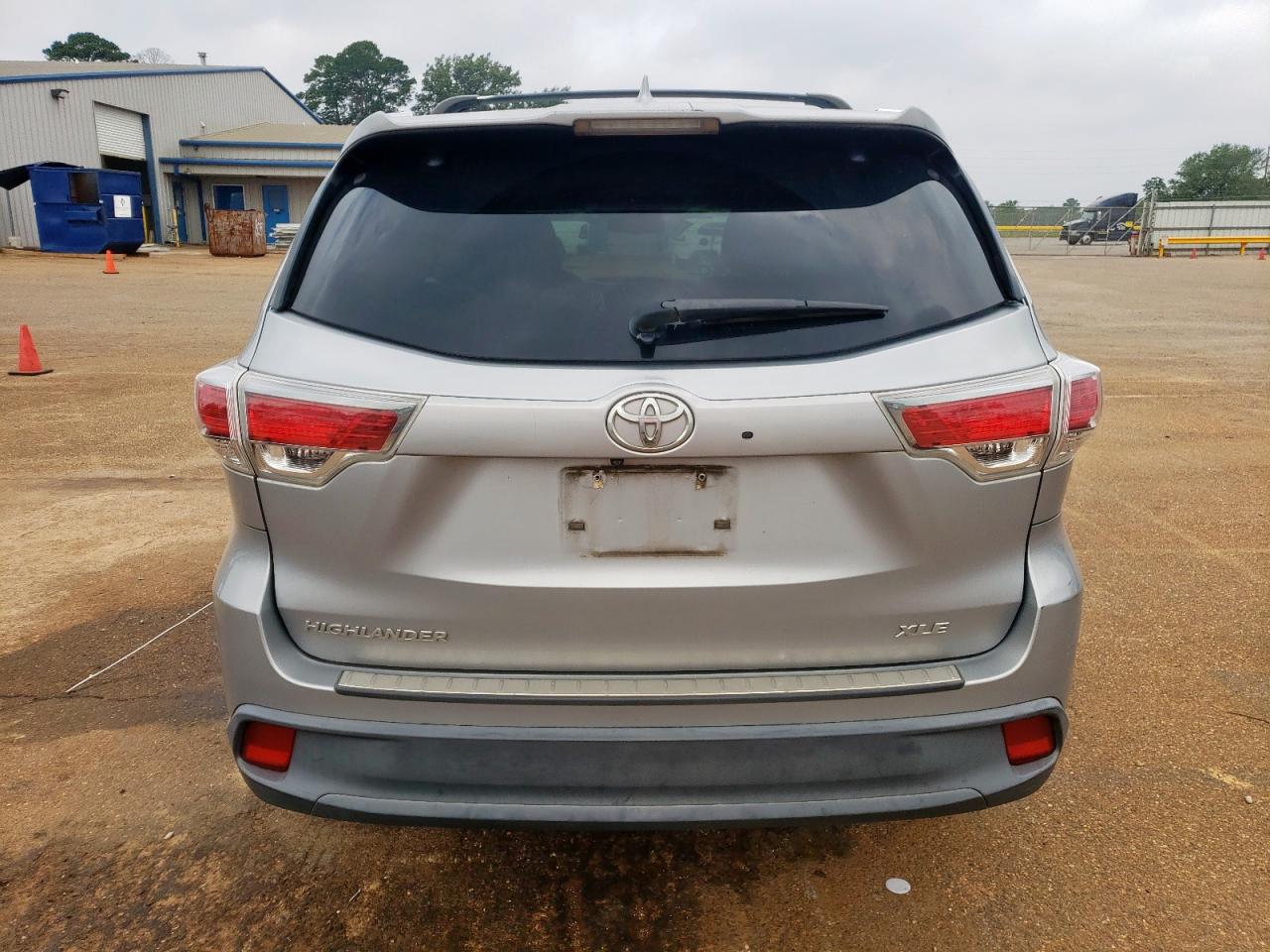 2015 Toyota Highlander Xle VIN: 5TDKKRFH8FS038747 Lot: 57296765