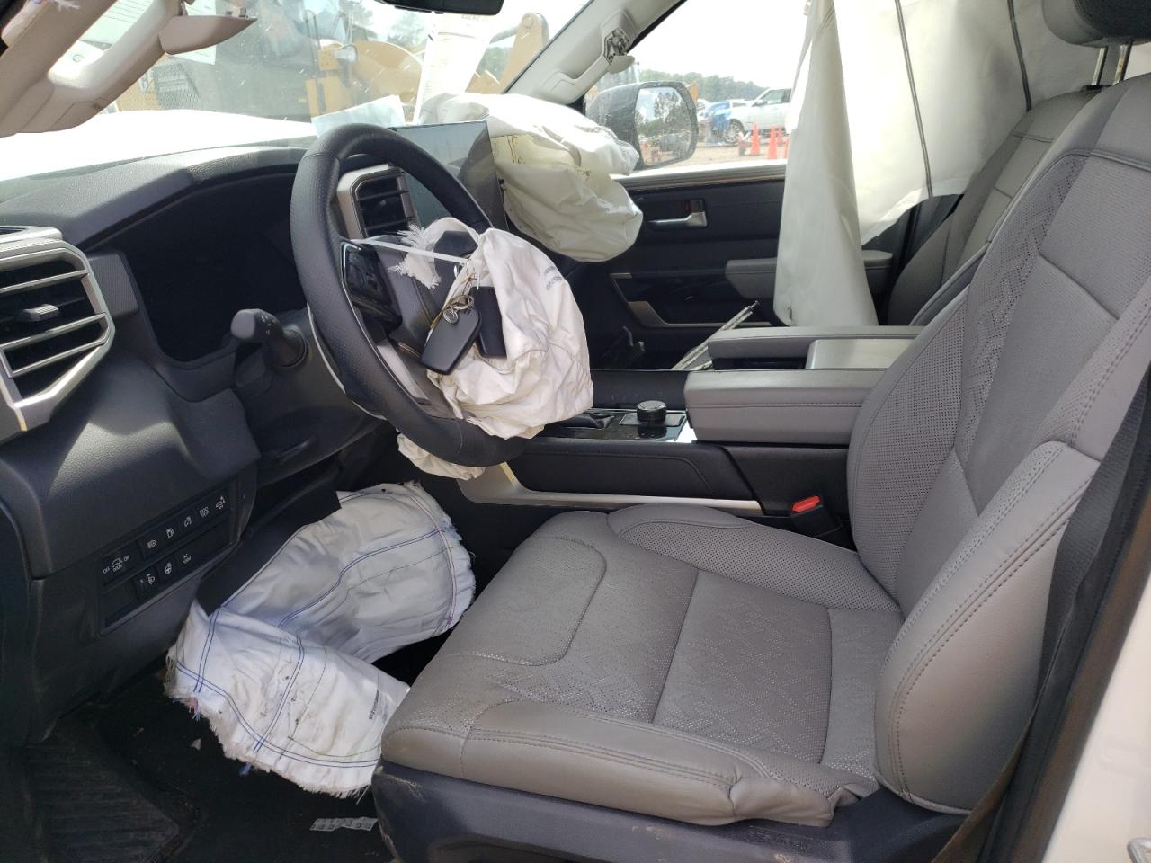 7SVAAAAA2RX003748 TOYOTA SEQUOIA 2024